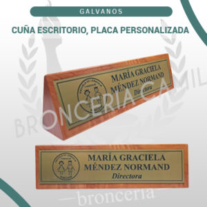 Cuña escritorio, placa personalizada
