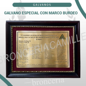 Galvano especial con marco burdeo
