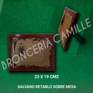 Galvano retablo sobre mesa