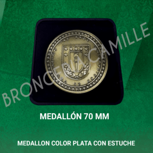 Medallon color plata con estuche 7cms ø