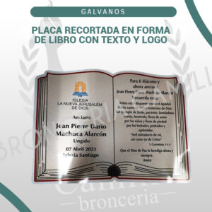 PLACA RECORTADA EN FORMA DE LIBRO CON TEXTO Y LOGO