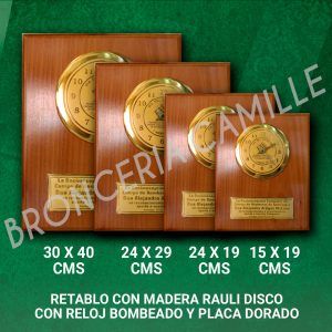 RETABLO CON MADERA RAULI DISCO CON RELOJ BOMBEADO Y PLACA DORADO CON RELIEVE