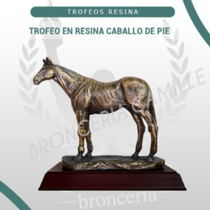 TROFEO EN RESINA CABALLO DE PIE