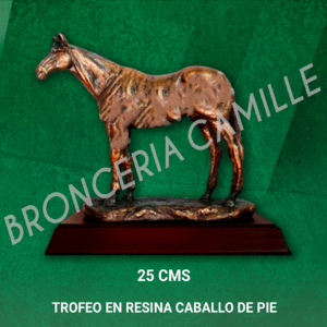 TROFEO EN RESINA CABALLO DE PIE