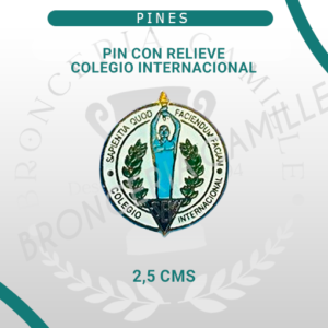 Pin con Relieve Colegio Internacional