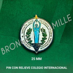 Pin con Relieve Colegio Internacional